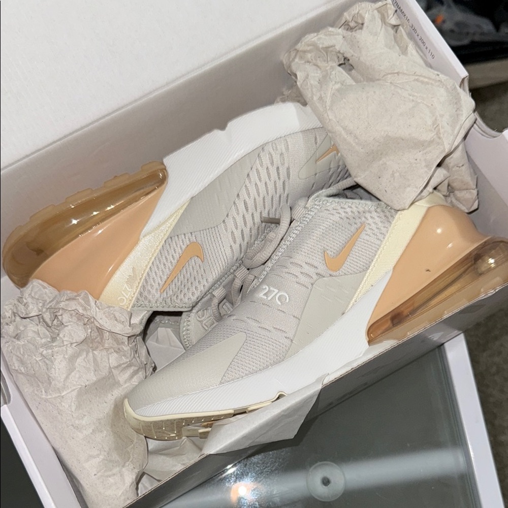 Nike Air Max 270 in Cream and Orange